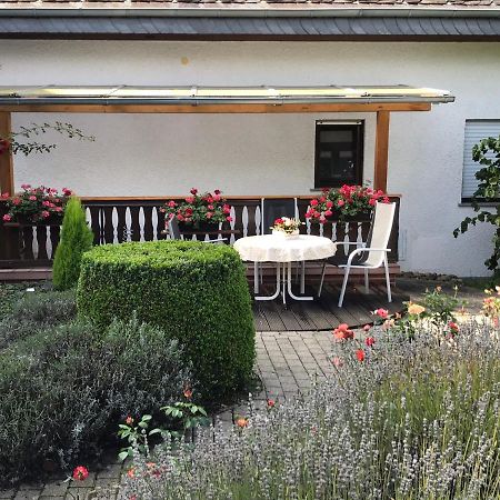 Monteur-/Und Ferienwohnung Diehl Asslar Esterno foto