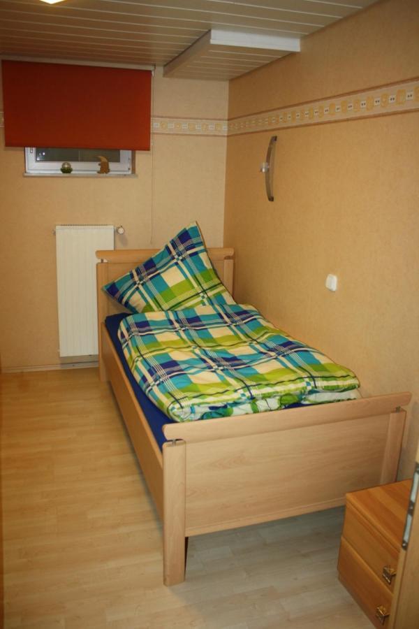 Monteur-/Und Ferienwohnung Diehl Asslar Esterno foto