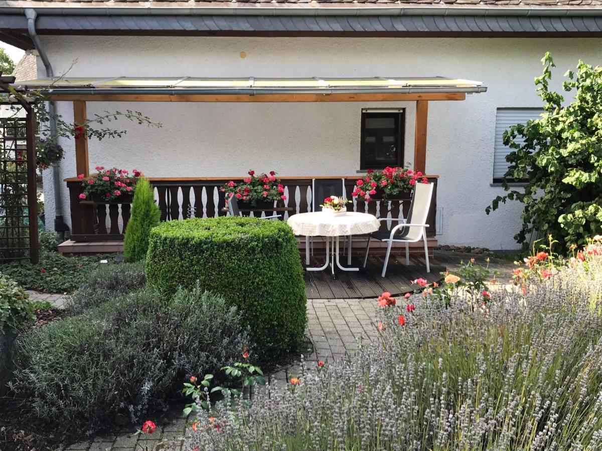 Monteur-/Und Ferienwohnung Diehl Asslar Esterno foto