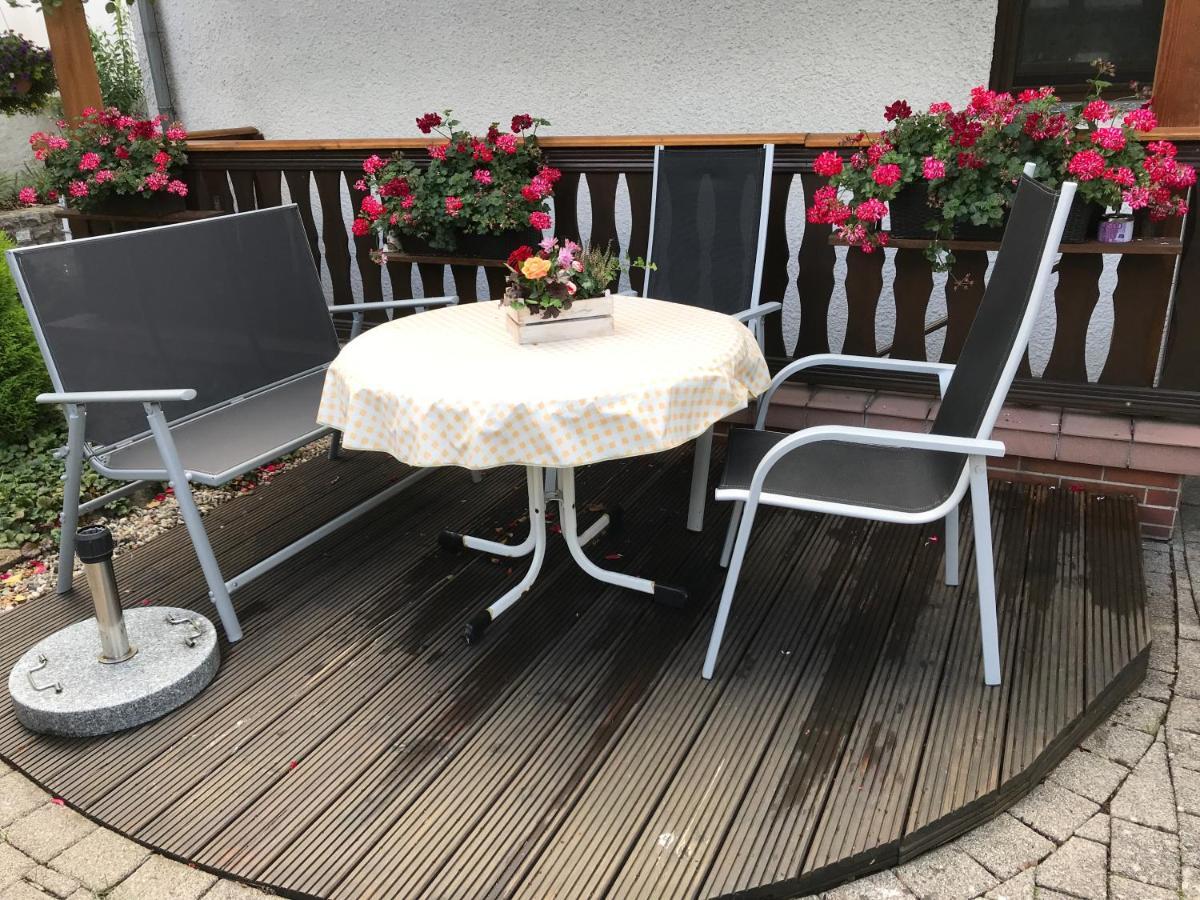 Monteur-/Und Ferienwohnung Diehl Asslar Esterno foto